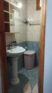 A bathroom at Villa Kalamonari nature house, cycladic wilderness
