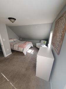 Ένα ή περισσότερα κρεβάτια σε δωμάτιο στο Boston's Best Vacation House