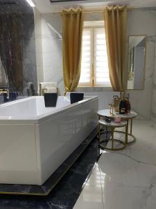 Fotografia z galérie ubytovania Apartament "Prezydencki" Centrum z dużą wanną dla Dwojga v destinácii Gniezno