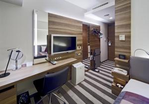 an office with a desk and a tv in a room at Tokyo Green Palace in Tokyo +16 photos