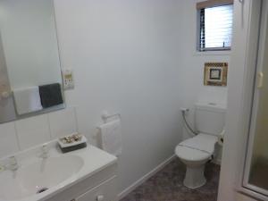 A bathroom at Opua Boutique Seaview Motel