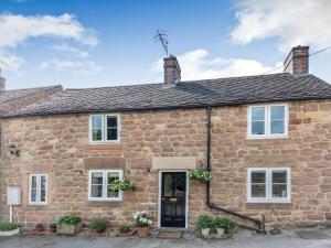 an image of a stone house at Bedehouse Cottage in Matlock