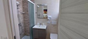 Koupelna v ubytování Vapama Rooms
