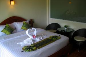 Postel nebo postele na pokoji v ubytování Hongte Khaolak Resort