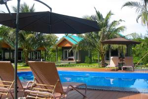 Bazén v ubytování Hongte Khaolak Resort nebo v jeho okolí