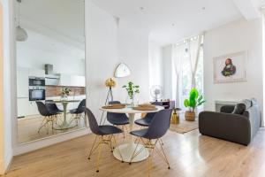 Posedenie v ubytovaní Grand Appartement au coeur du centre Historique