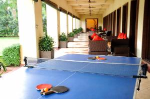 a ping pong table in a room with a tennis court at Country Roads in Howrah