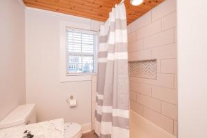 Φωτογραφία από το άλμπουμ του Chill'ax Inn by Oak Island Accommodations σε Oak Island