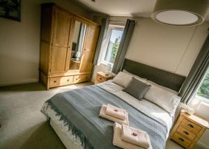 Postel nebo postele na pokoji v ubytování Hawthorn Glen Lodges