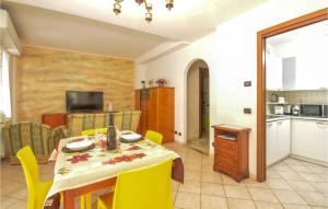 Η κουζίνα ή μικρή κουζίνα στο Lovely Apartment In Sanremo With Wifi +8 φωτογραφίες