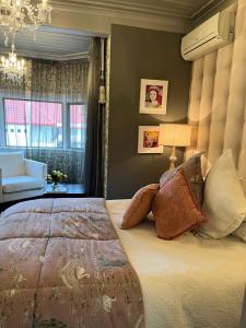 Uma cama ou camas num quarto em Nice Hotel