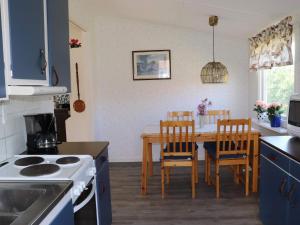 Kjøkken eller kjøkkenkrok på Holiday home TRÄSLÖVSLÄGE II