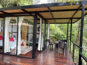 Balkón nebo terasa v ubytování Balú Glamping
