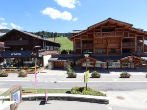 a large wooden building in the middle of a street at Appartement en Centre-Ville des Gets, 6 Pers, Proche Pistes, Terrasse Ensoleillée - FR-1-623-318 in Les Gets