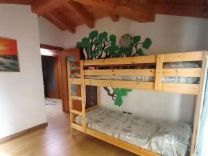 Posteľ alebo postele v izbe v ubytovaní Villa in Italy with Lake Views and Pool