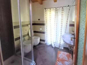 Kúpeľňa v ubytovaní Villa in Italy with Lake Views and Pool