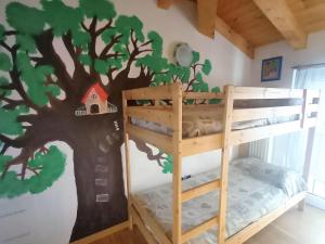 Posteľ alebo postele v izbe v ubytovaní Villa in Italy with Lake Views and Pool