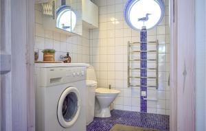 a bathroom with a washing machine and a toilet at 2 Bedroom Stunning Home In Oskarshamn in Oskarshamn
