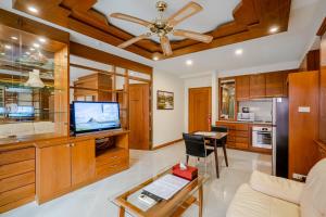 Gallery image of Whitehouse Condotel in Pattaya