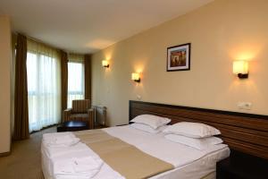A bed or beds in a room at Hotel Mursalitsa by HMG - Half board