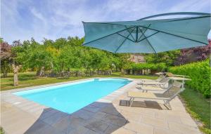 a swimming pool with a large umbrella and chairs and a table and sidx at Il Mulino Del Bonano in Talla