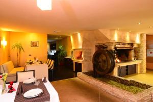 A seating area at Hotel Mursalitsa by HMG - Half board