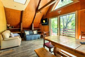Μια τηλεόραση ή/και κέντρο ψυχαγωγίας στο Chalet à l'ambiance cocooning à Vars - maeva Home - Chalet 2 pièces 9 personnes - Confort MAE-3585