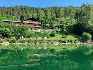 a house on the side of a river at URLAUB LUNZ - Ferienwohnungen Fam. Fürst in Lunz am See