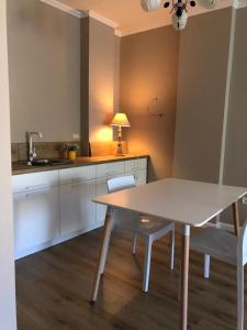 Garden View! Seaside Apartment - Image 10