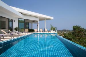 Πισίνα στο ή κοντά στο Serenity Villa