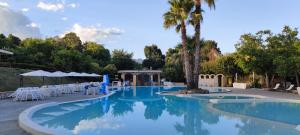 Bazén v ubytování Hotel Borgo Antico nebo v jeho okolí