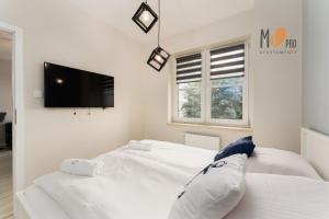 A bed or beds in a room at MS Pro Apartamenty Prestige (Rynek w Kołobrzegu)