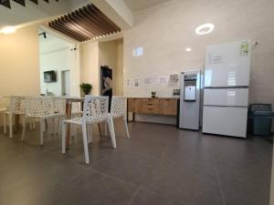 Kitchen o kitchenette sa 佳宏馥居民宿