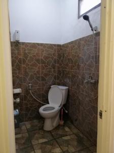 a bathroom with a toilet and a shower at Vacation Inn Gili in Gili Trawangan