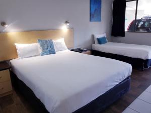 Postel nebo postele na pokoji v ubytování Alara Motor Inn