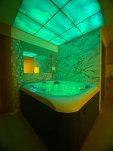 Fotografie z fotogalerie ubytování Jacuzzi Apartament Old town Free parking v destinaci Klaipėda