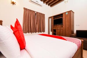 En eller flere senge i et værelse på Capital O160 Lumbini Dream Garden Guest House LLC