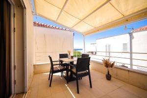 Balkón alebo terasa v ubytovaní Dok Apartment