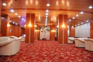 A seating area at OTEL AMİLLER