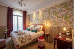 Postel nebo postele na pokoji v ubytování Hôtel Petit Palais