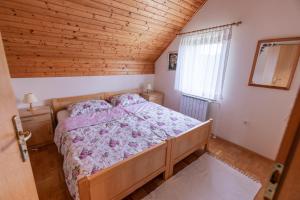 Postel nebo postele na pokoji v ubytování Family Friendly House Marija - Happy Rentals