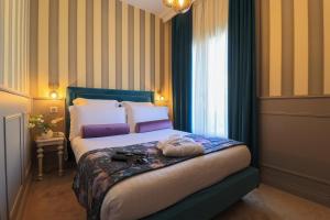 Postel nebo postele na pokoji v ubytování Hôtel Petit Palais