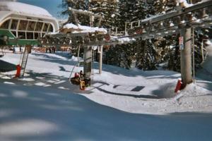 Spacious comfortable chalet close to the ski lifts for 8 persons v zime + 3 fotografie