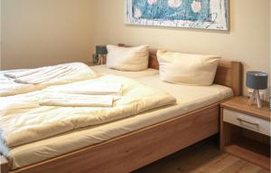 Ένα ή περισσότερα κρεβάτια σε δωμάτιο στο 2 Bedroom Beautiful Home In Gützkow