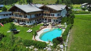 The swimming pool at or close to Aparthotel Dachsteinblick