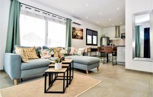 Χώρος καθιστικού στο Stunning Home In Vallon-Pont-D'arc