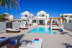 a villa with a swimming pool and a house at Villa Anibal in Playa Blanca