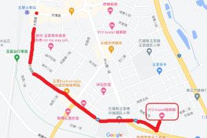 un mapa de una ciudad con líneas rojas en 910 Hostel 城南館-自助入住 en Yuli