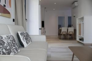 Część wypoczynkowa w obiekcie AZAHAR BEACH Red Apartments & Spa