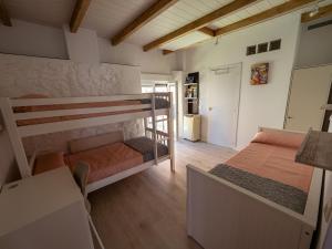 เตียงสองชั้นในห้องที่ Casa Rural La Molina 4*